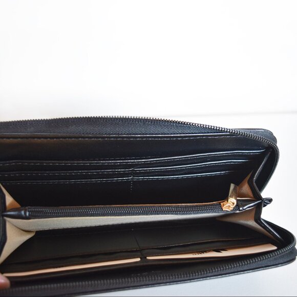 LILY & IVY  Black Zip Around Wallet Wristlet - Picture 11 of 13